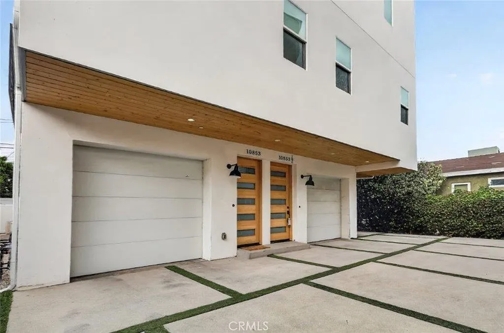 4 bed, 2000 sqft, $4,575 — Photo 3