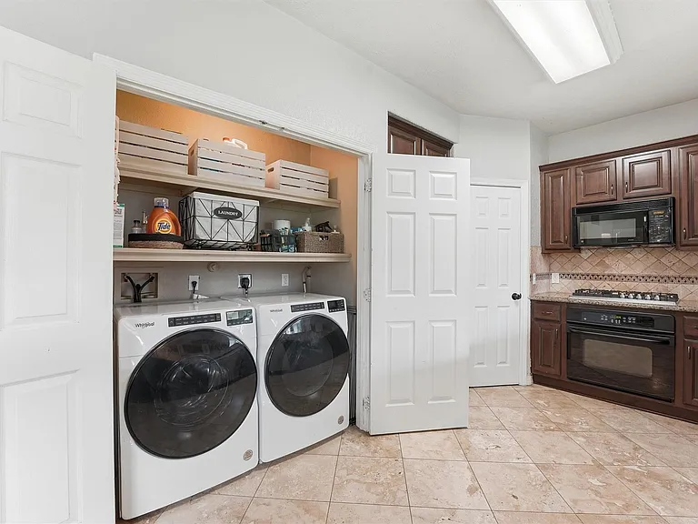 6215 Lake Chase Ct — Photo 9