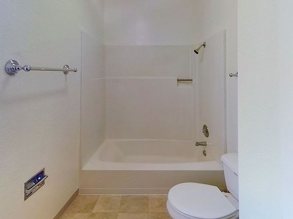 4th image of 614 Van Buren St #644V04