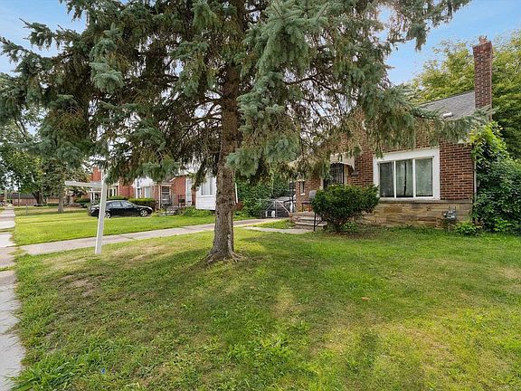 3rd image of 15335 Vaughan St