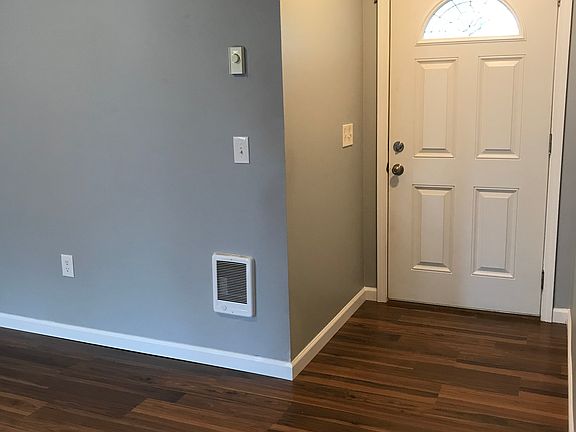 Living room/Front door 