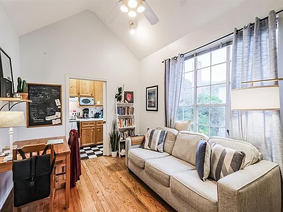 4th image of 1111 Banks St APT 6
