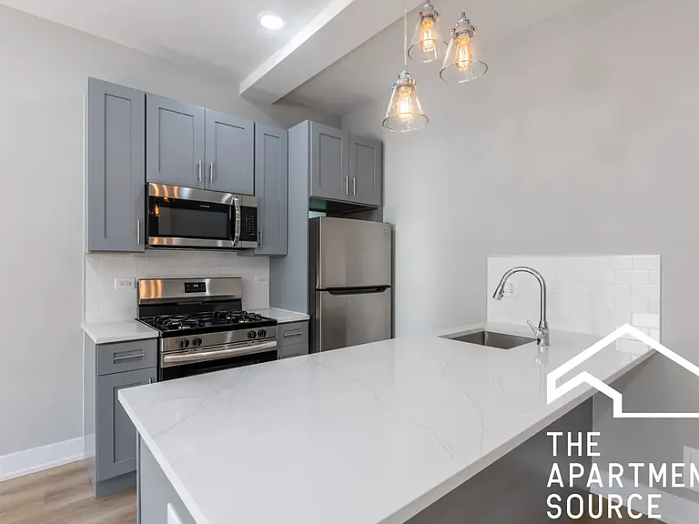432 W Belden Ave #428-17 — Photo 2