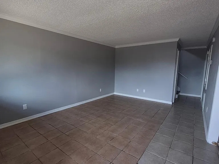 738 Coolwood Dr #B — Photo 3