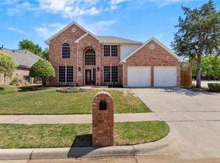 2200 Woods Edge Ct, Corinth, TX 76210