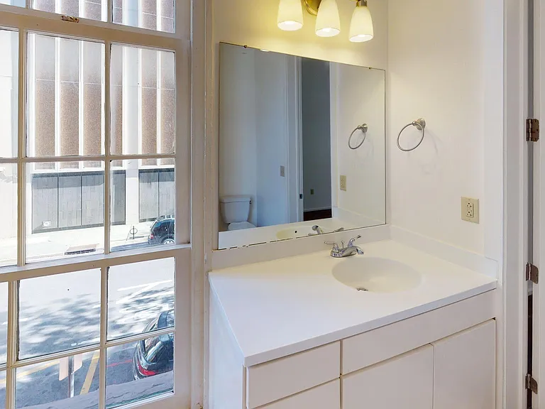 509 Baronne St #101 — Photo 11
