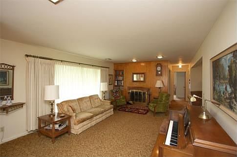 5th image of 701 Club Dr