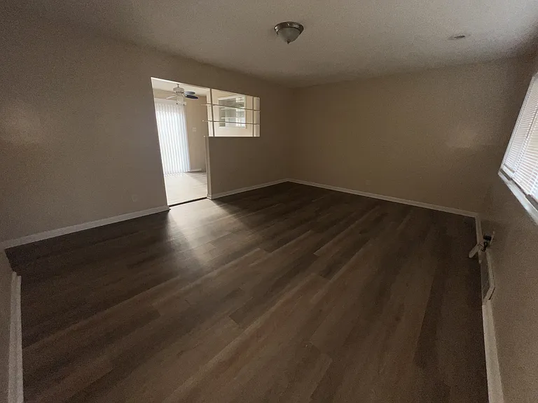 299 Dashwood Dr — Photo 2