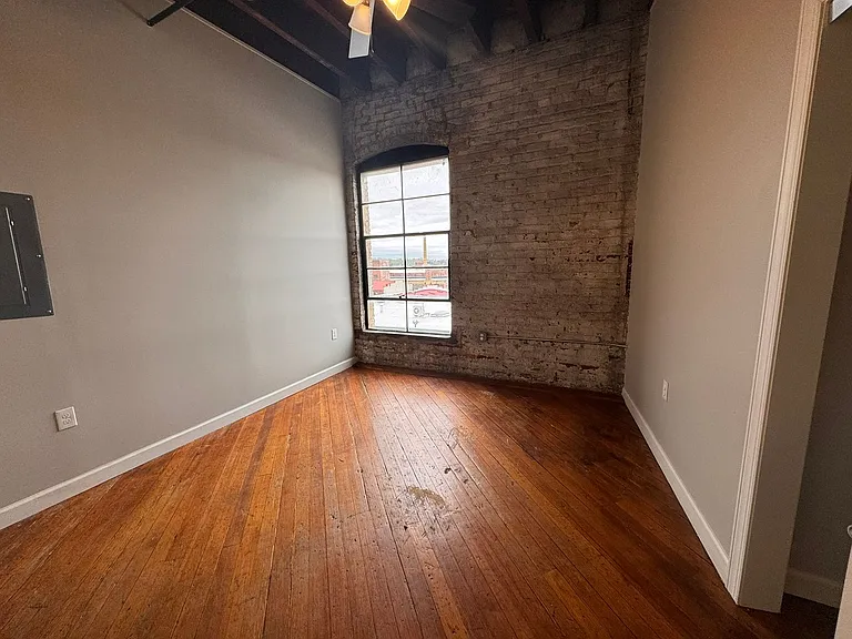 315 Lynn St — Photo 4