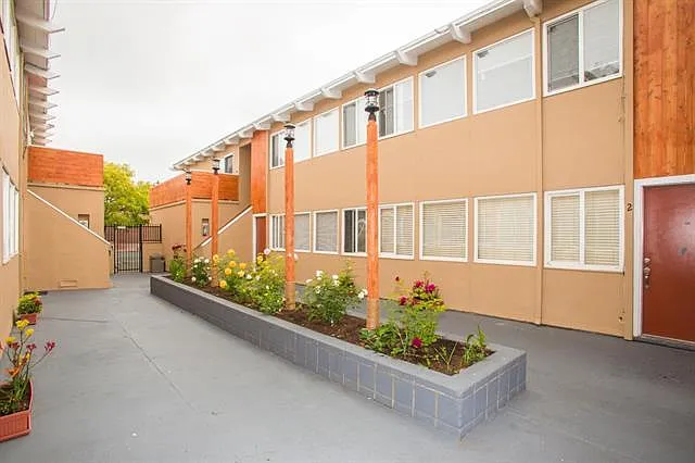 735 N Amphlett Blvd #2 — Photo 5