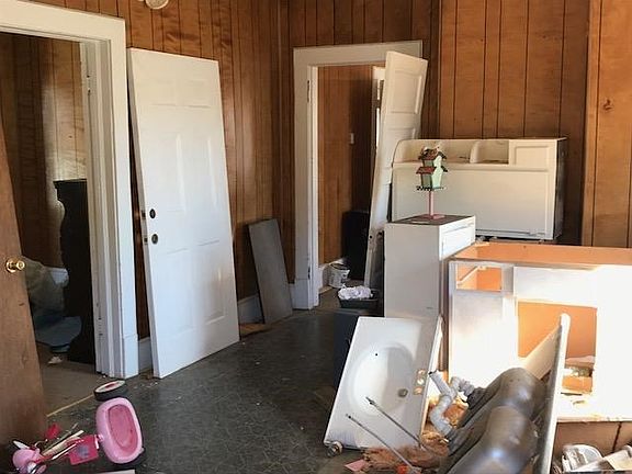 2nd image of 808 Carter St