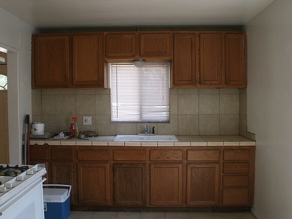 3rd image of 224 E 42nd St