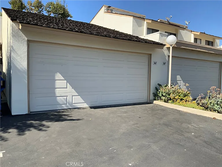 341 Meadow Ct — Photo 3