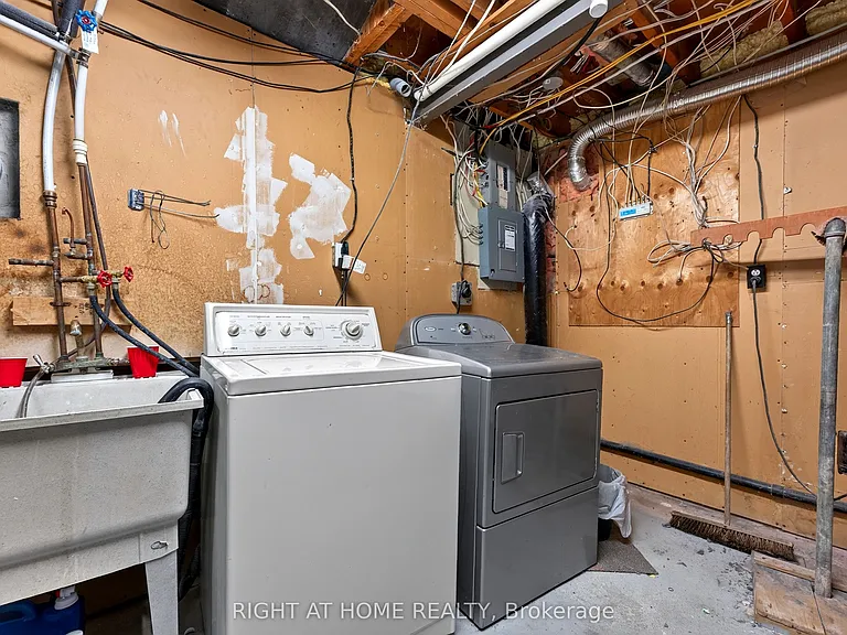 60 Westwood Dr — Photo 21