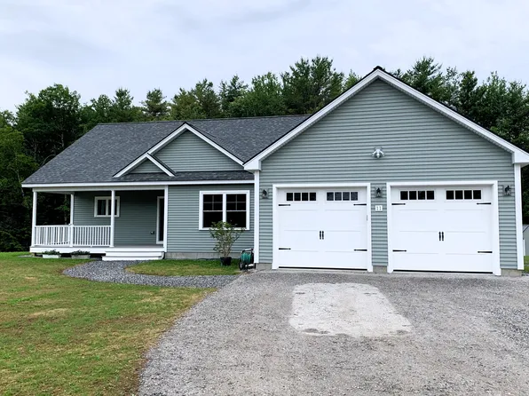 11 Halcyon Drive, Topsham, ME 04086