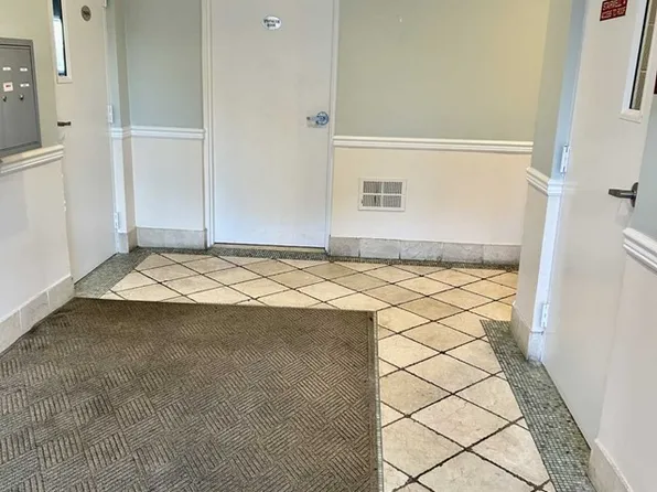 7430 Boulevard East image 4 of 18