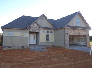 195 Quartz Dr, Chickamauga, GA 30707