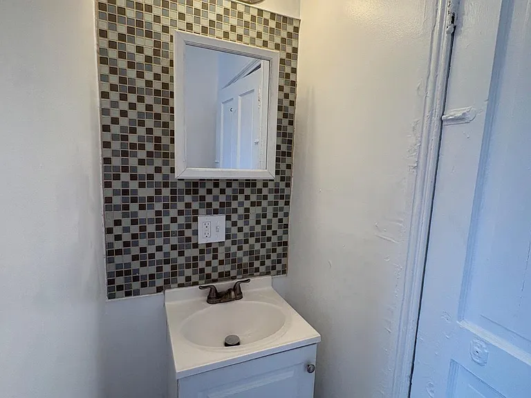 356 E Walnut Ln #3 — Photo 9