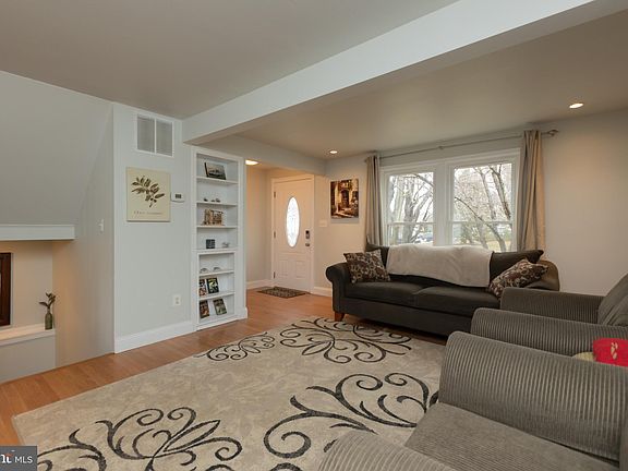 3rd image of 8256 Shady Nook Ct