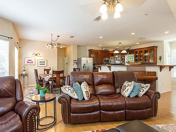 5th image of 20702 High Dr