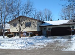 1230 S 23rd St, Grand Forks, ND 58201