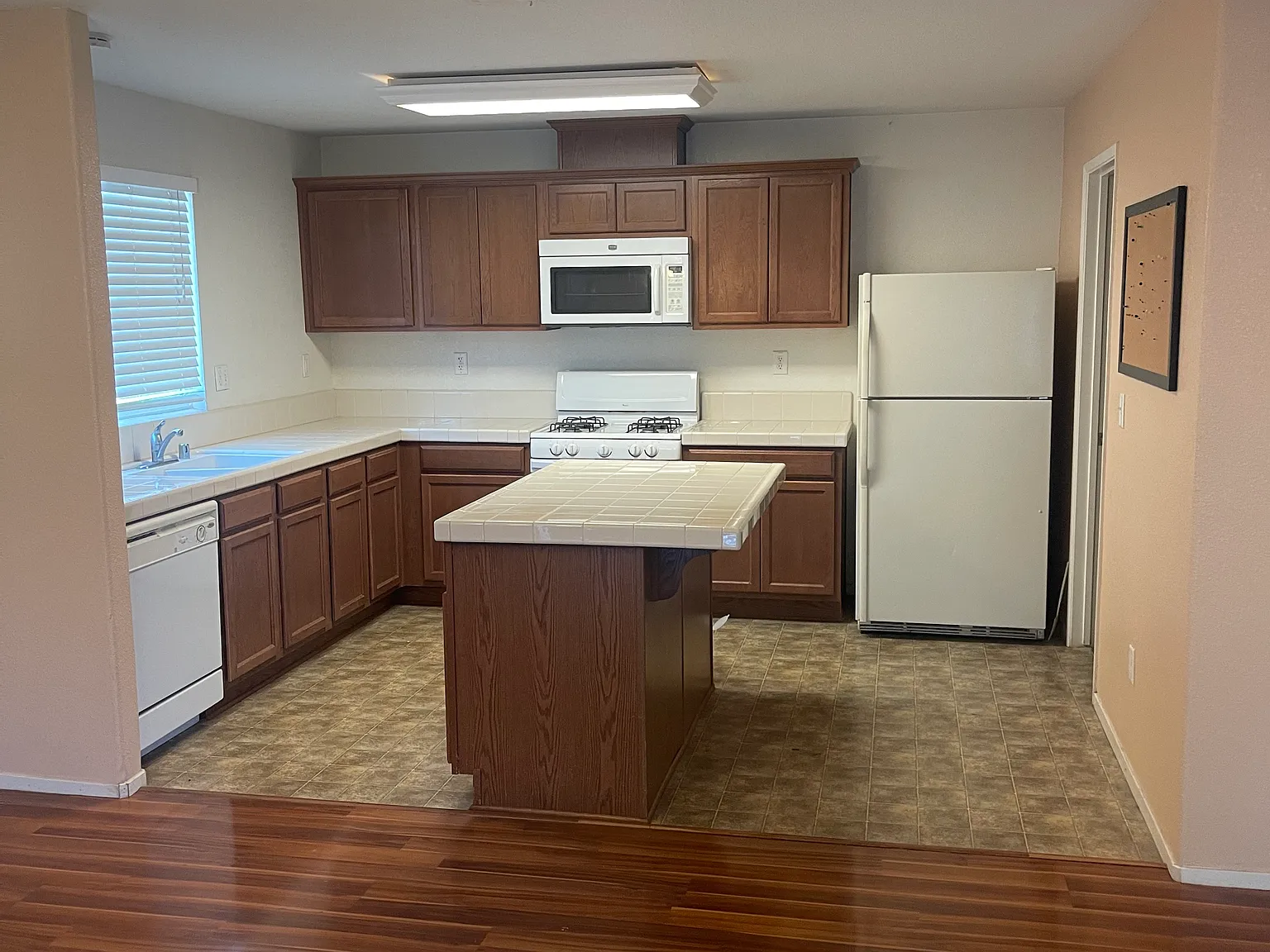 5 bed, 1600 sqft, $2,750 — Photo 4