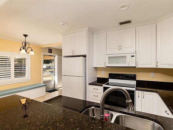 4th image of 1455 San Mateo Dr