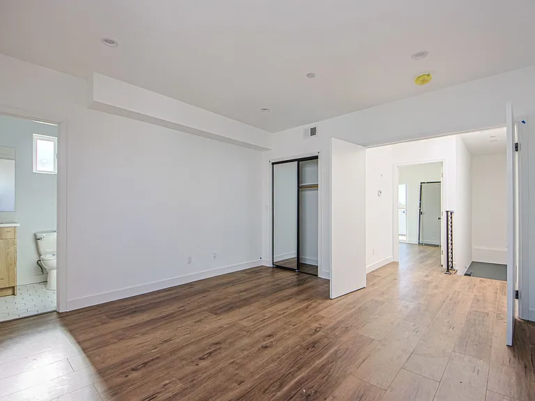 6421 Troost Ave — Photo 16