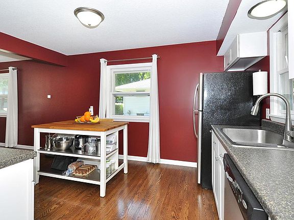 4th image of 5941 Cavell Ave N
