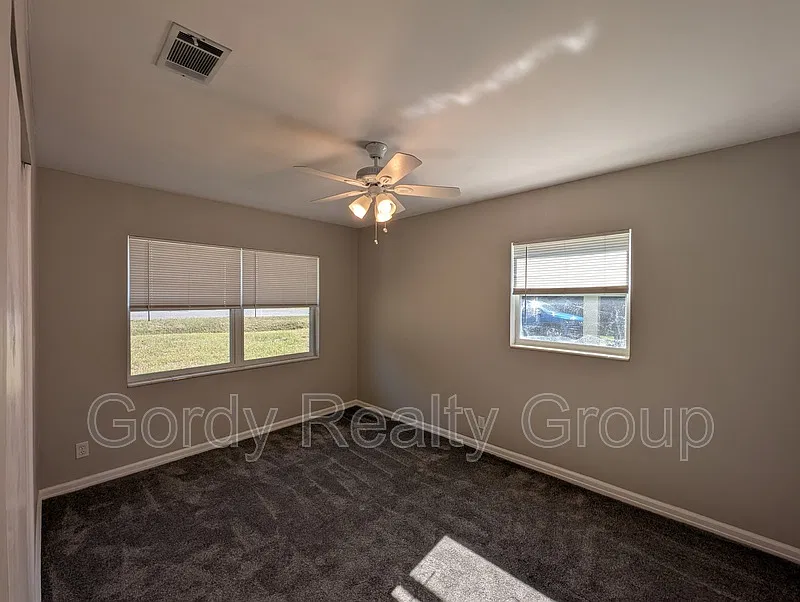 3 bed, 1.0 bath, 1182 sqft, $1,245 — Photo 4