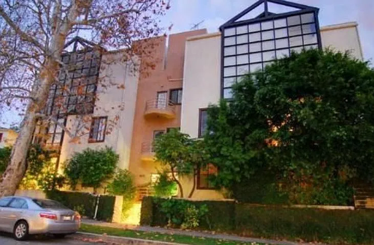2 bed, 1370 sqft, $3,950 — Photo 4