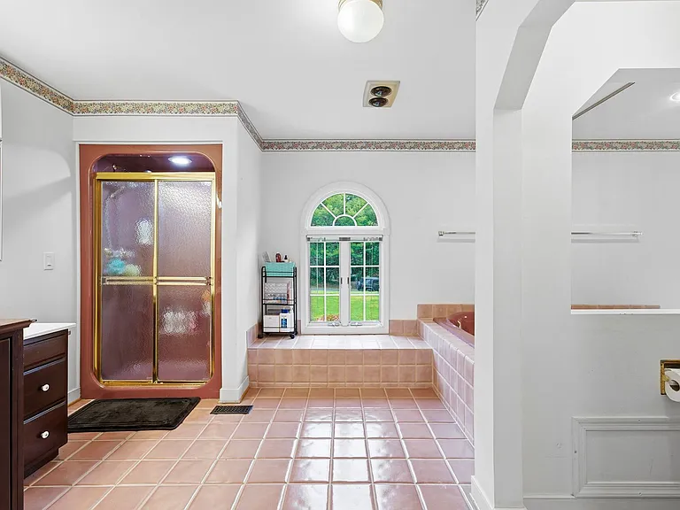 1126 Somerset Ln — Photo 33