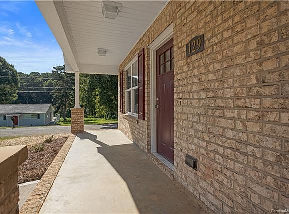 4th image of 129 Quinn Ave