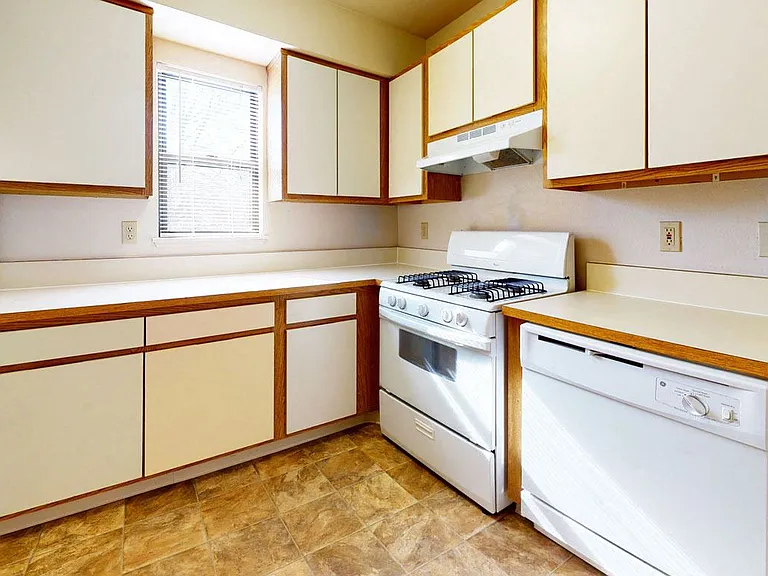 Windmill Lakes Apartments — Photo 15
