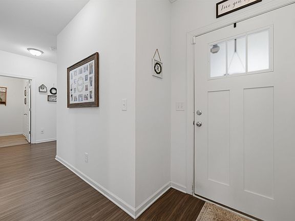 3rd image of 213 Creekside Ct