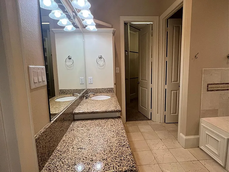 2330 Camden Dr — Photo 16