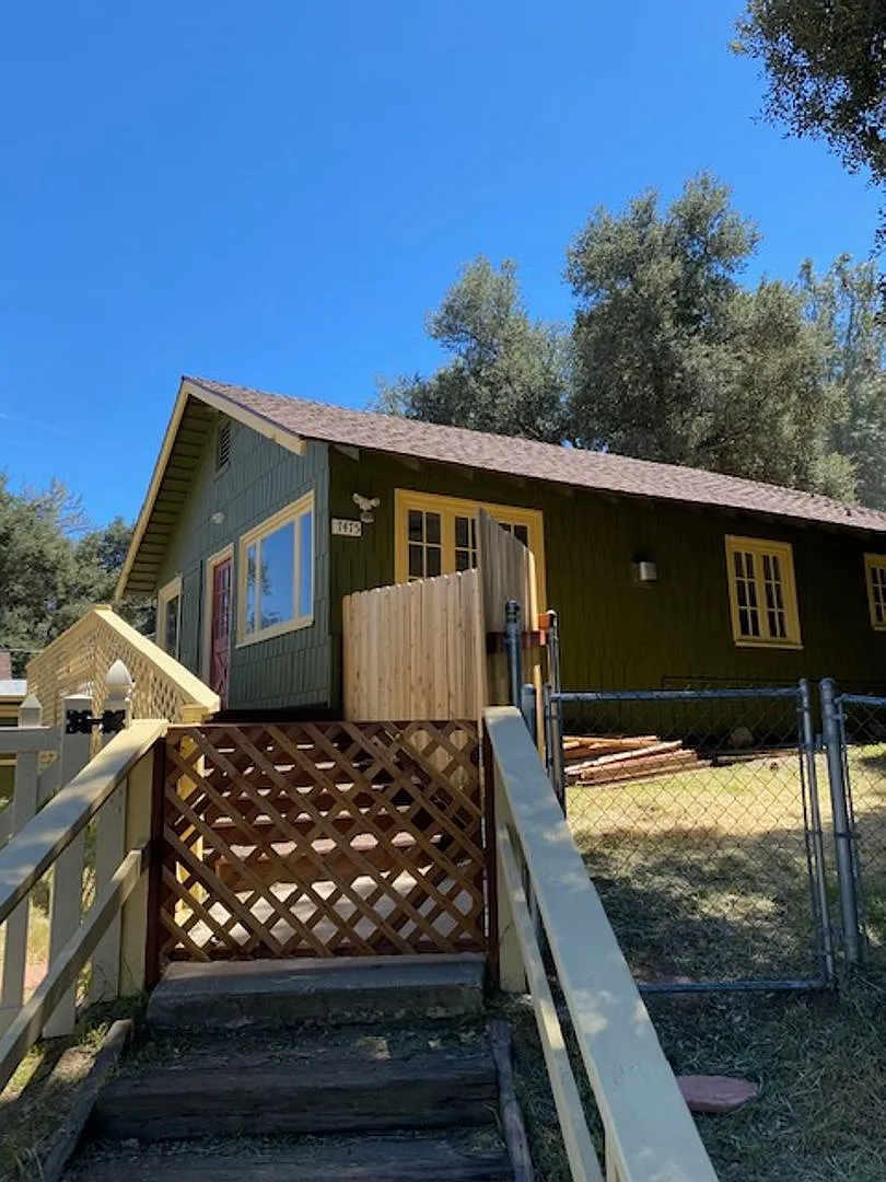 Pine Valley Country Charmer- 2 Bed 1 Bath House — Photo 4
