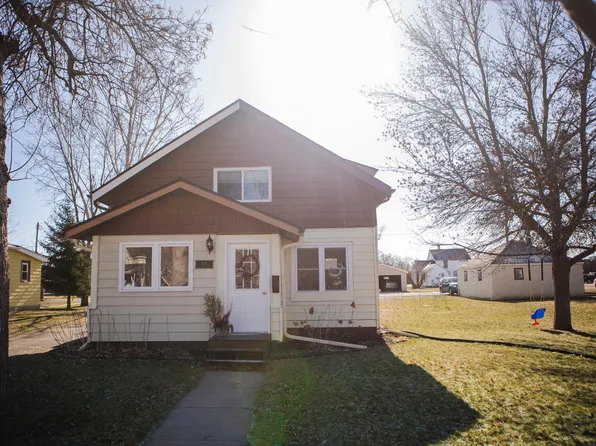 106 E 8th St, Morris, MN 56267