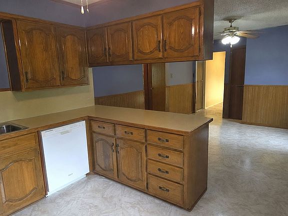 5th image of 131 Patricia Dr