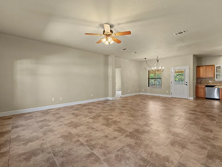 713 Englemann Oak Dr — Photo 5