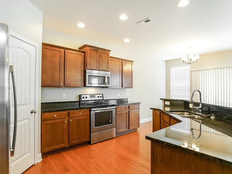 335 Clubhouse Dr — Photo 10