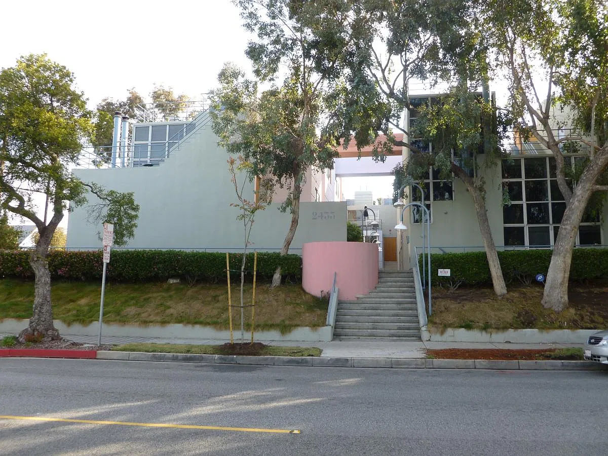 2 bed, 1750 sqft, $5,995 — Photo 2