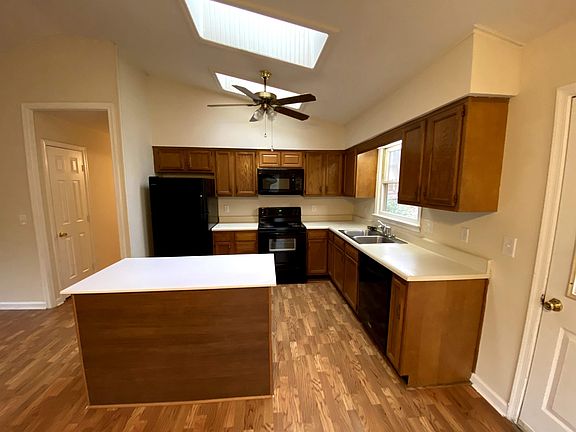 3rd image of 608 Casey Pl