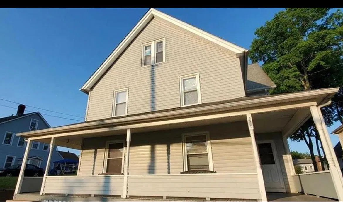 5 bed, 2005 sqft, $2,950 — Photo 1