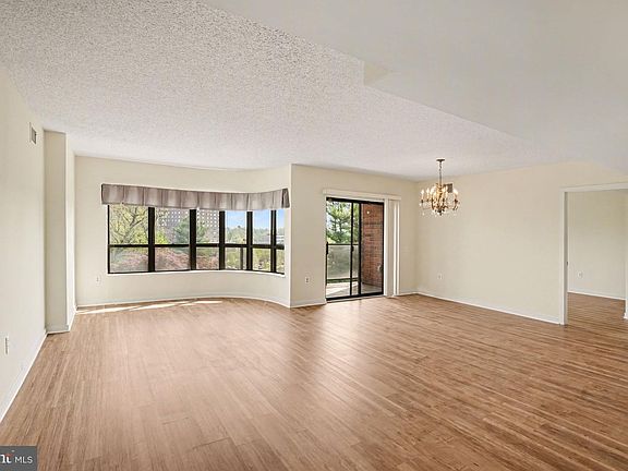 4th image of 100 Breyer Dr APT 5M
