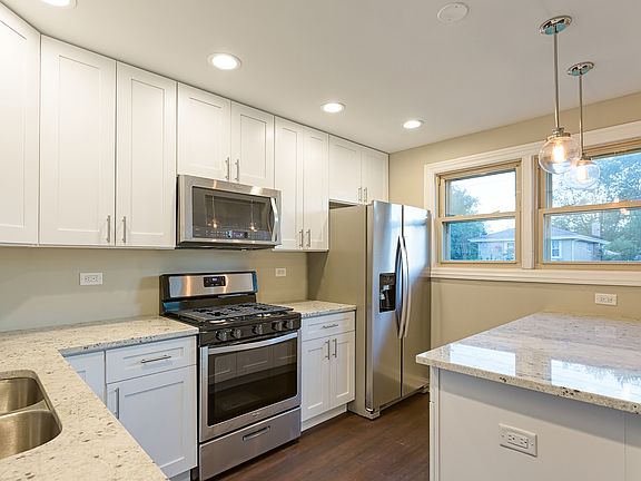 5th image of 3117 Lee St