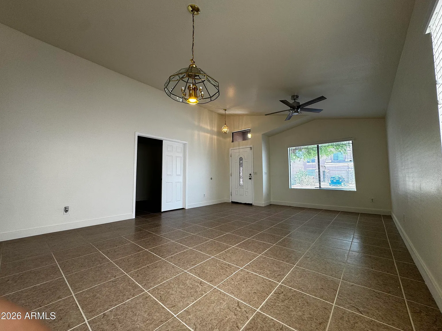 4 bed, 2349 sqft, $1,850 — Photo 4
