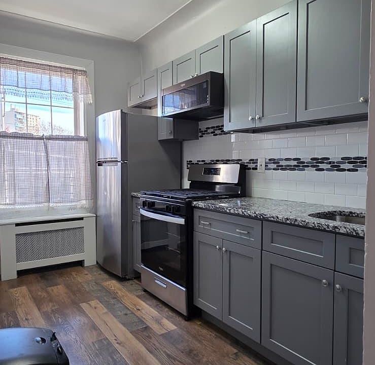1st image of 1715 Palisade Ave #3