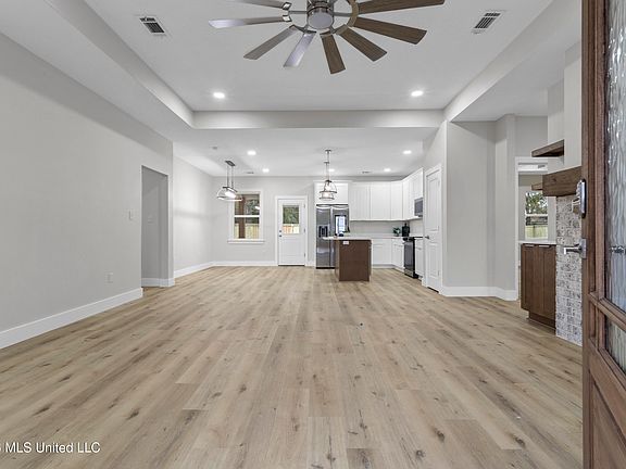 3rd image of 2362 Charlotte Ct