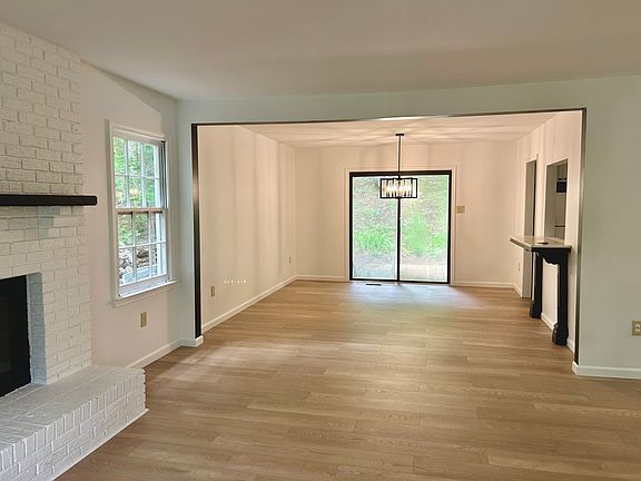 Dining room, sliding glass door to back porch